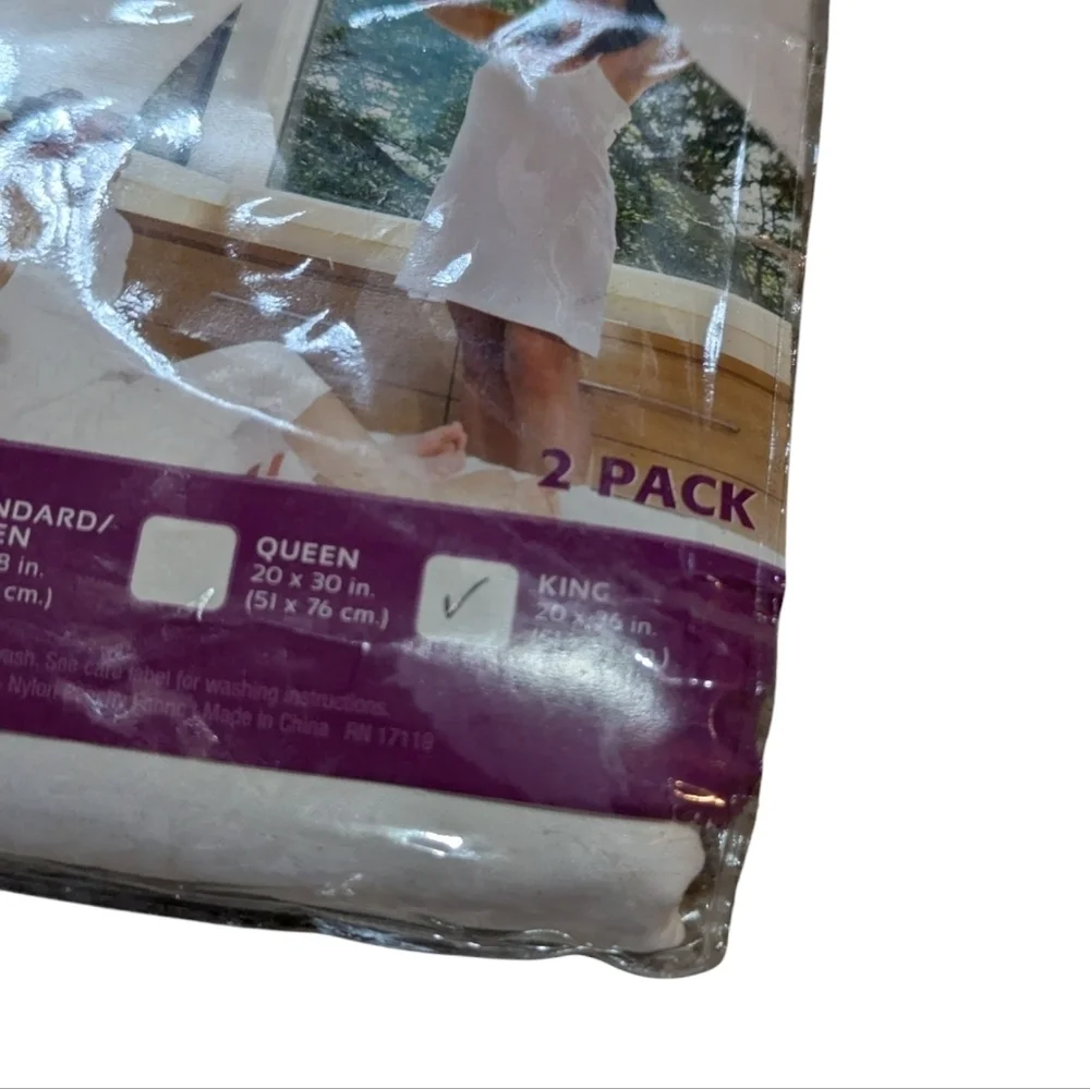 NWT Allergy Relief Zippered Pillow Encasement 4 pack Pillow Protector